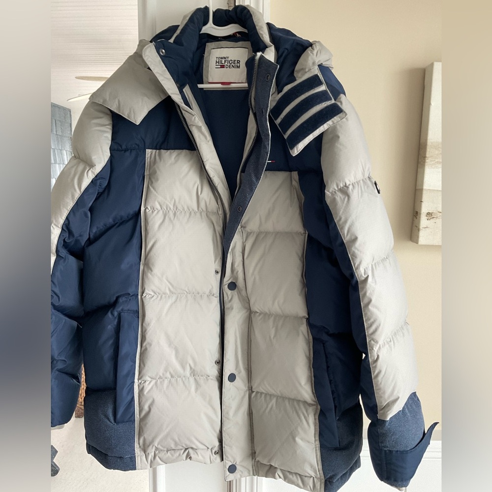 Mens Tommy Hilfiger puffer jacket. NWT 
Bought at Nordstrom’s. Size large